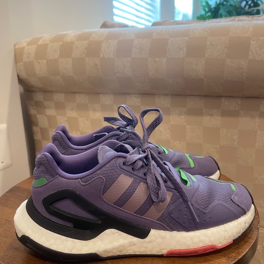 Adidas Day Jogger Women’s size 6